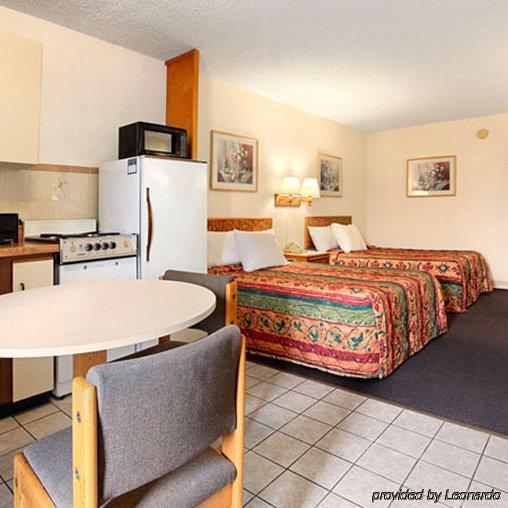 Express Inn & Suites Clearwater Pinellas Park Pokoj fotografie