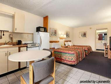 Express Inn & Suites Clearwater Pinellas Park Exteriér fotografie