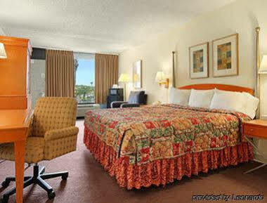 Express Inn & Suites Clearwater Pinellas Park Exteriér fotografie